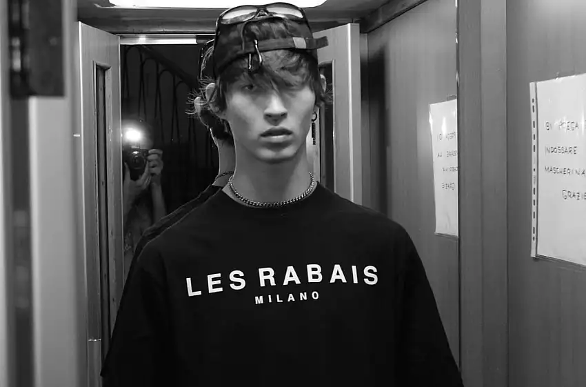 Les Rabais T-shirt scritta grande