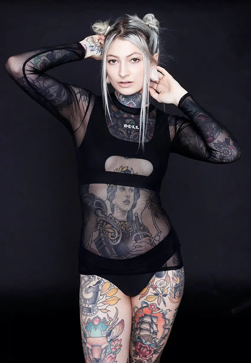 InternetXDoll - Doll Black - T-Shirt a maniche lunghe